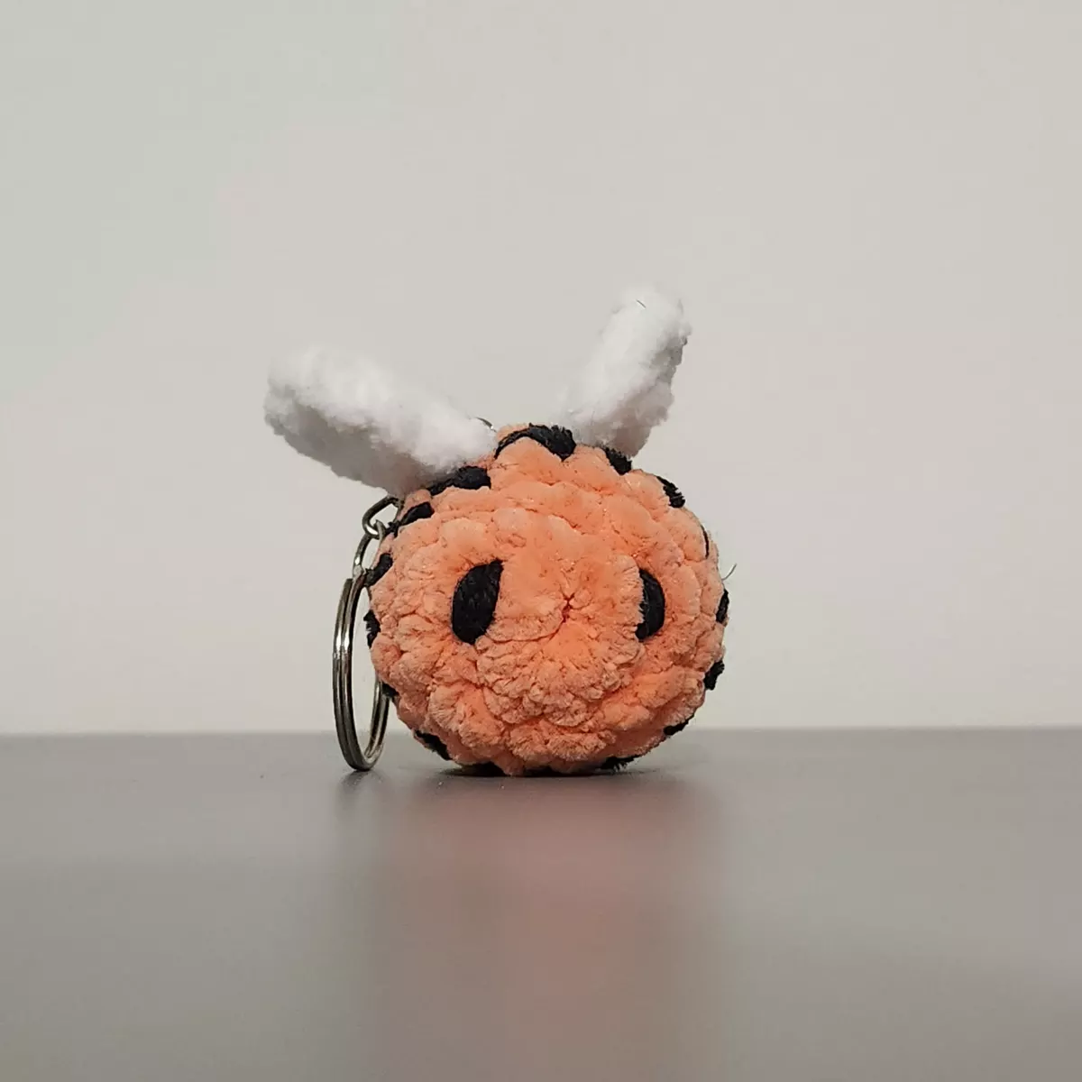 Abeilles - Abeille crochet artisanale - gros plan sur les antennes