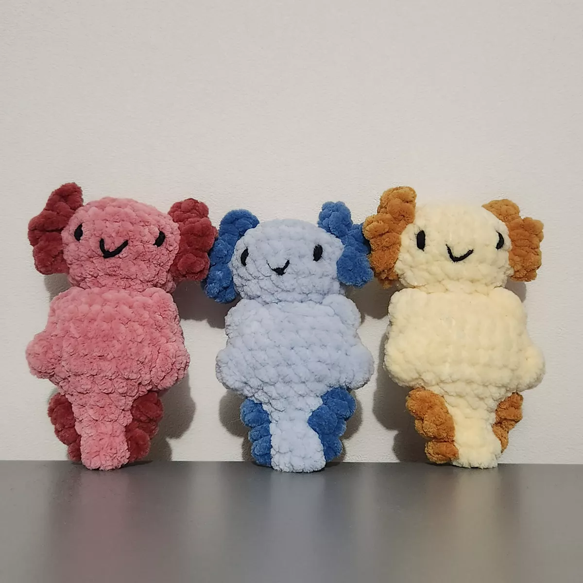 Axolotl en crochet fait main - peluche artisanale rose
