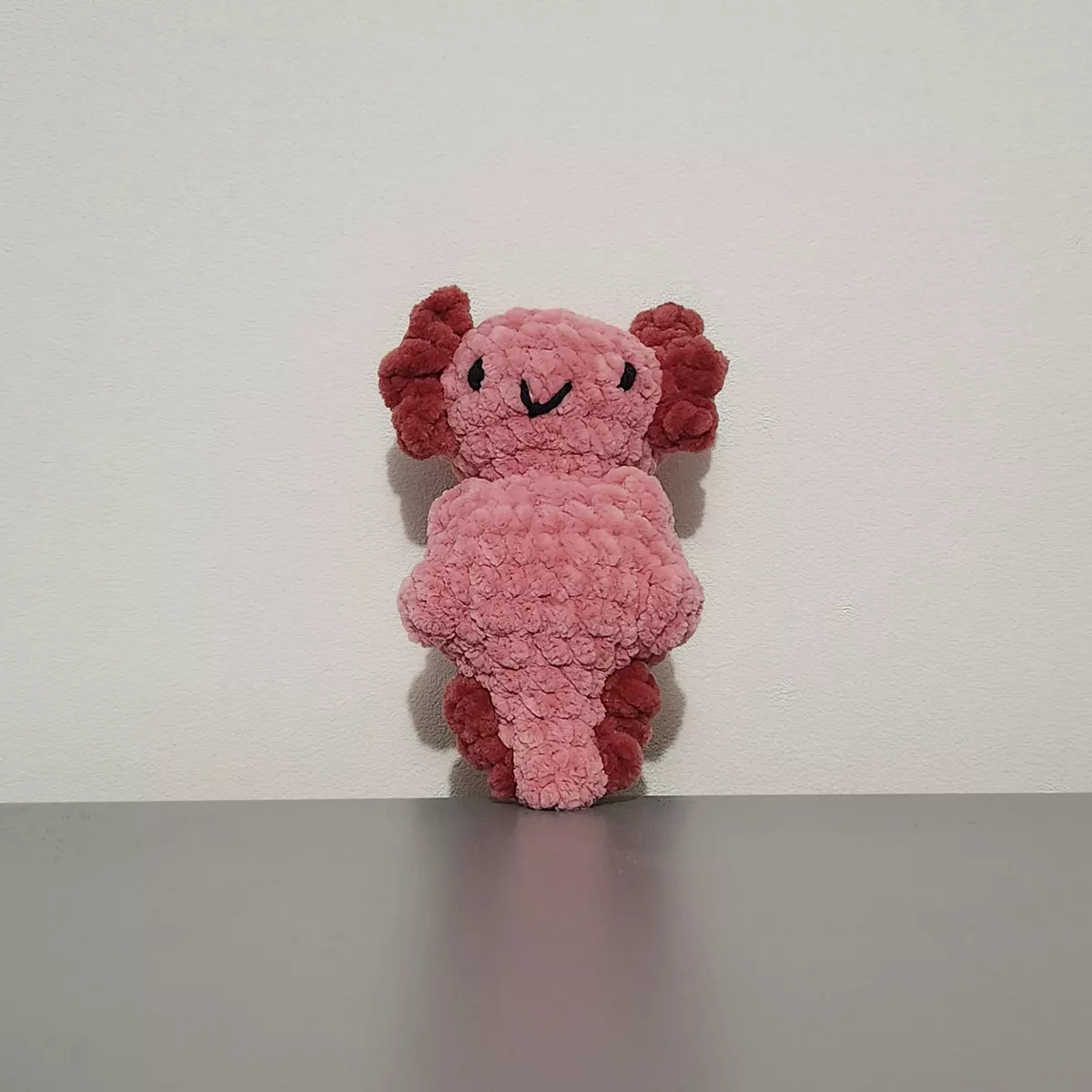 Axolotl crochet artisanal - gros plan sur les branchies texturées