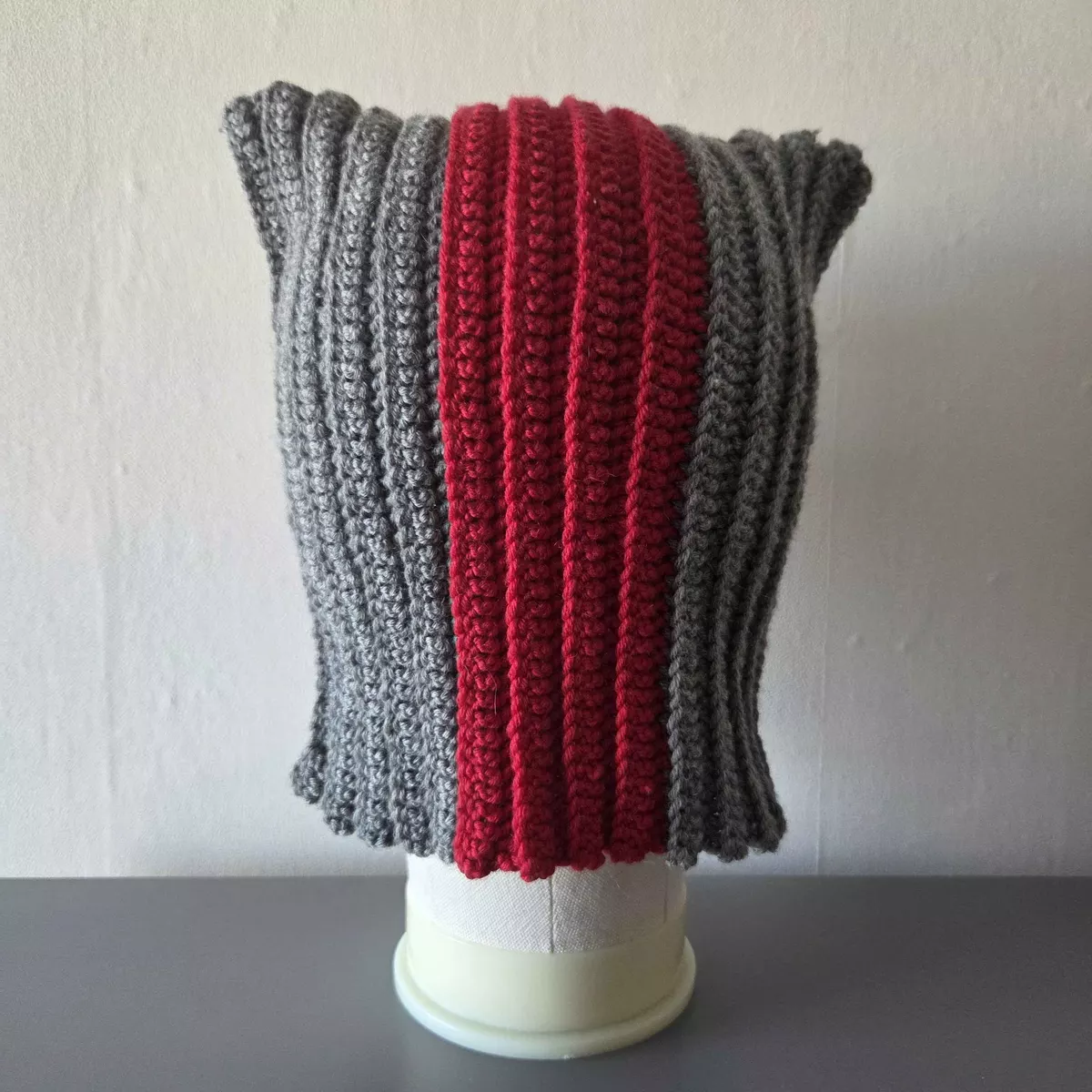 Balaclava en crochet - vue du dessus, création artisanale unique