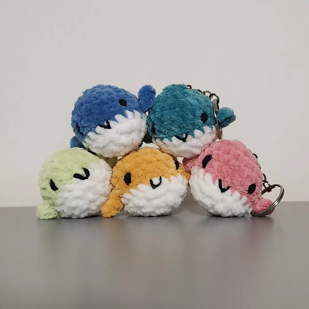 Mini-Baleines - Mini baleine en crochet - peluche artisanale mignonne, vue de face