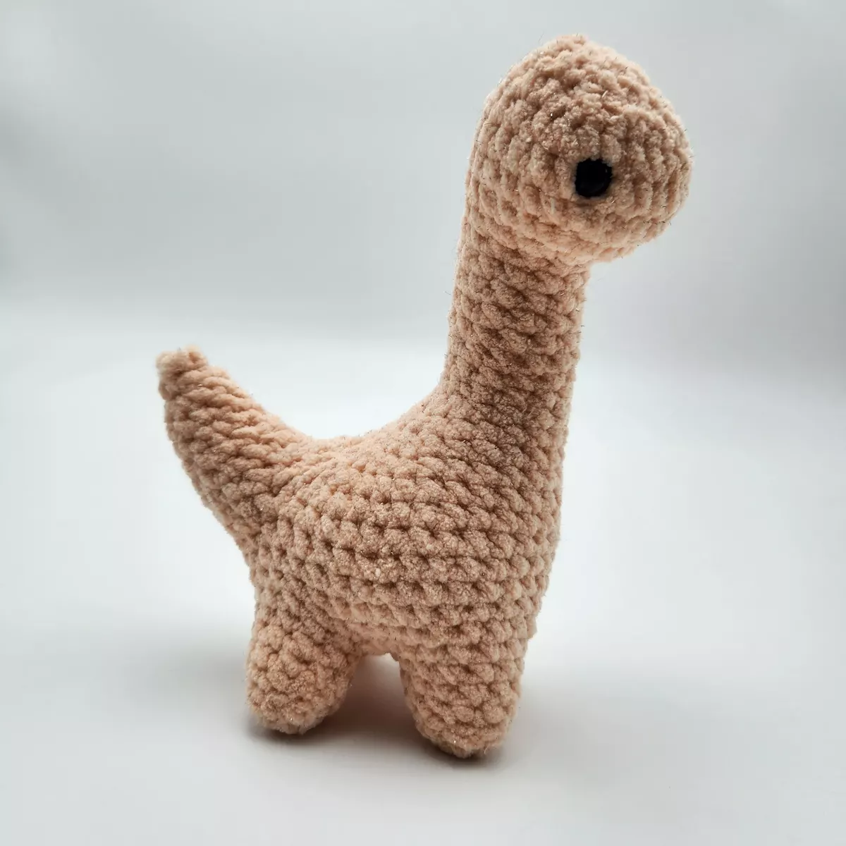 Brontosaure en crochet - peluche artisanale douce avec finitions soignées