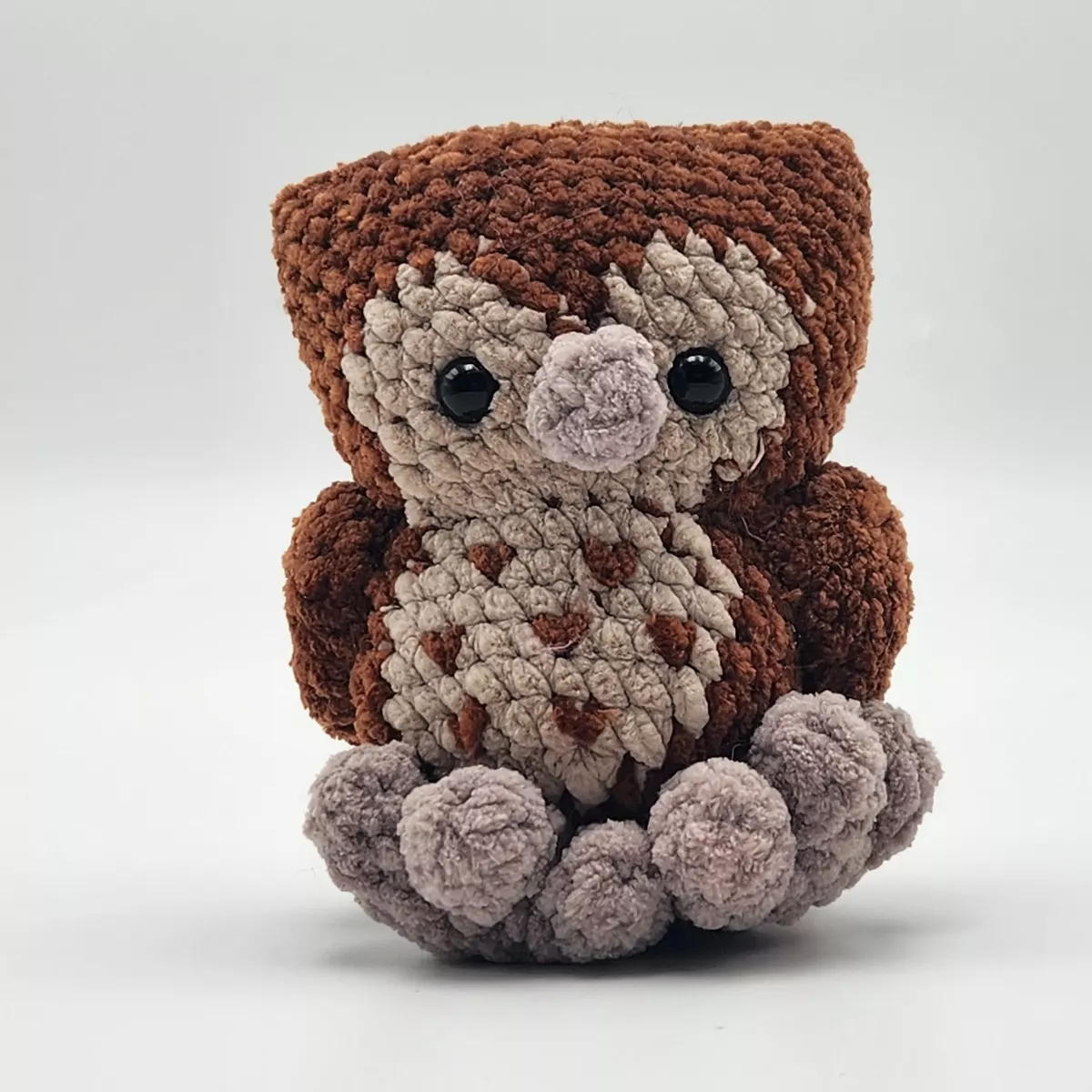 chouette en crochet - peluche artisanale douce, vue latérale