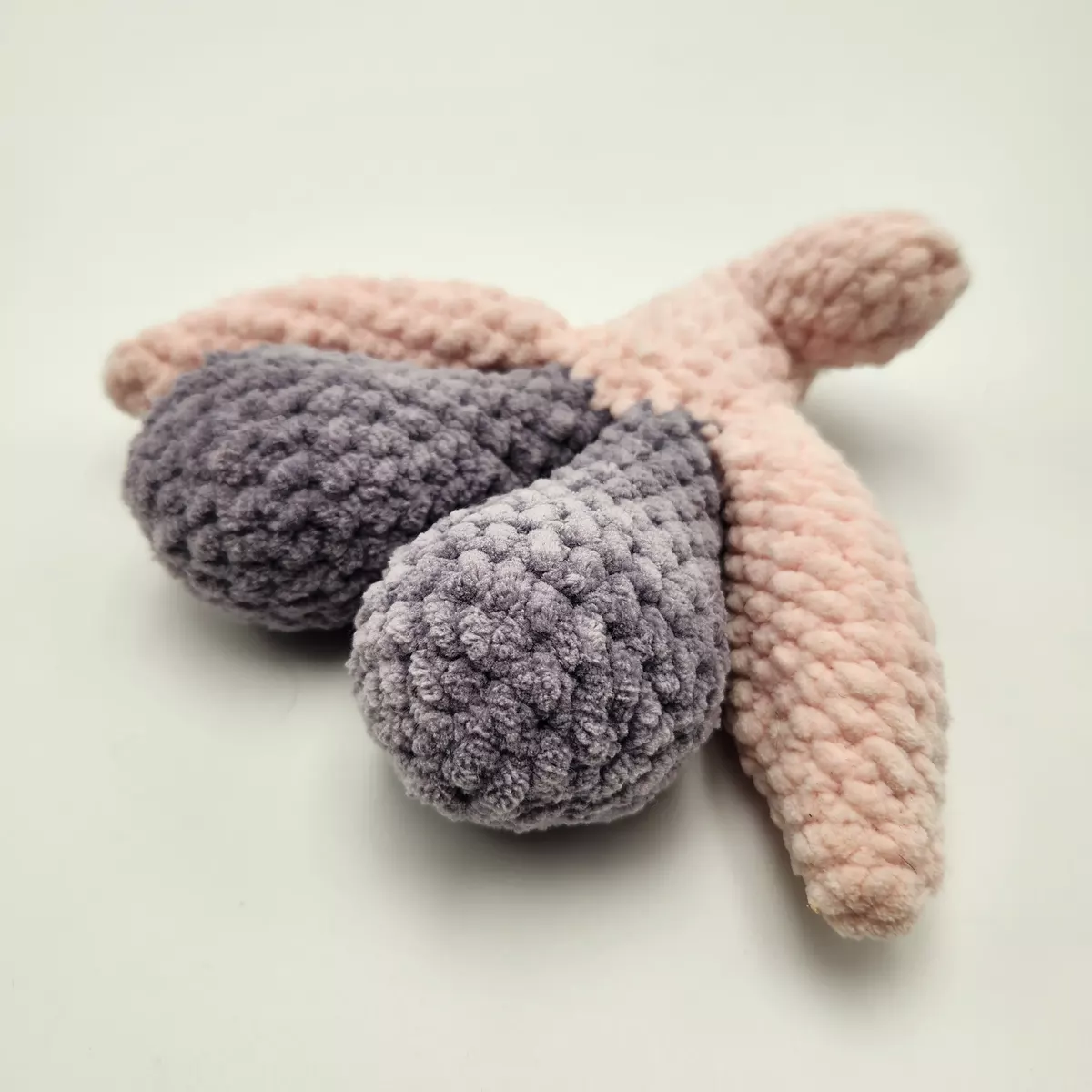 Clitoris en crochet - peluche artisanale vue de face