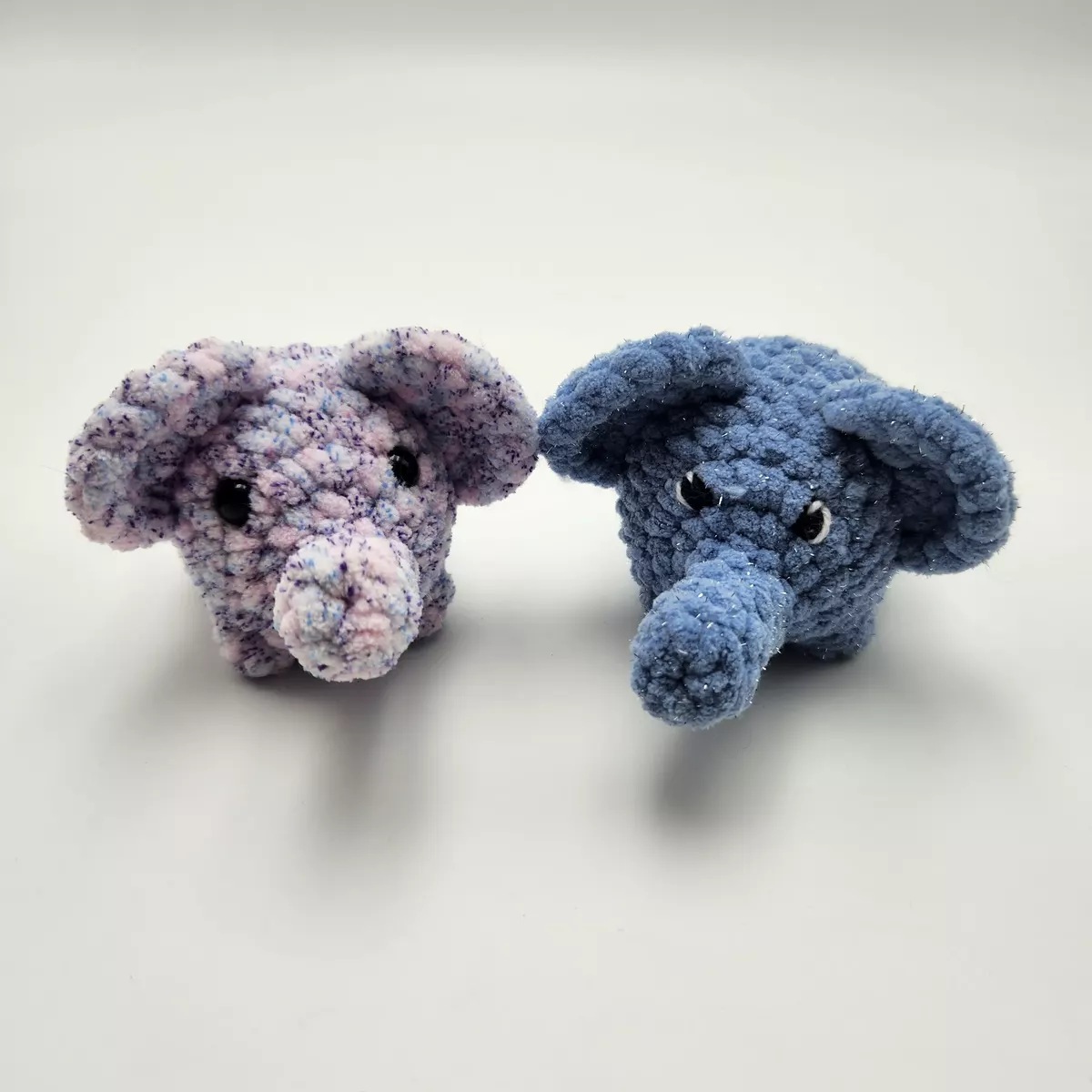Éléphants - Éléphant en crochet - peluche mignonne, vue de profil - création faite main
