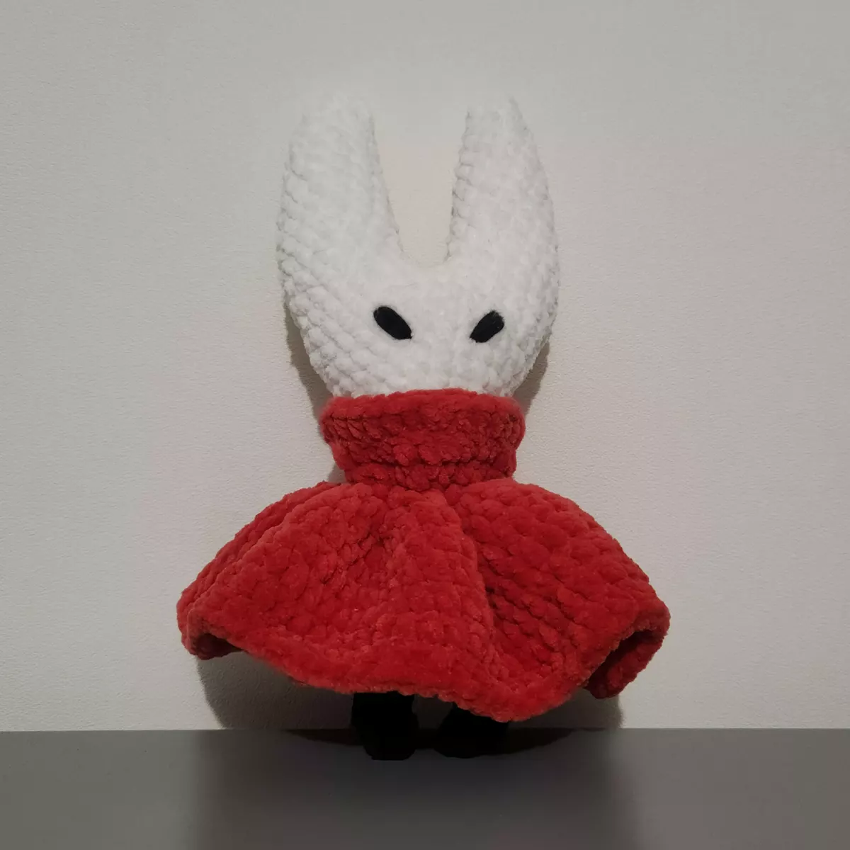 Hornet en crochet - peluche artisanale vue de face