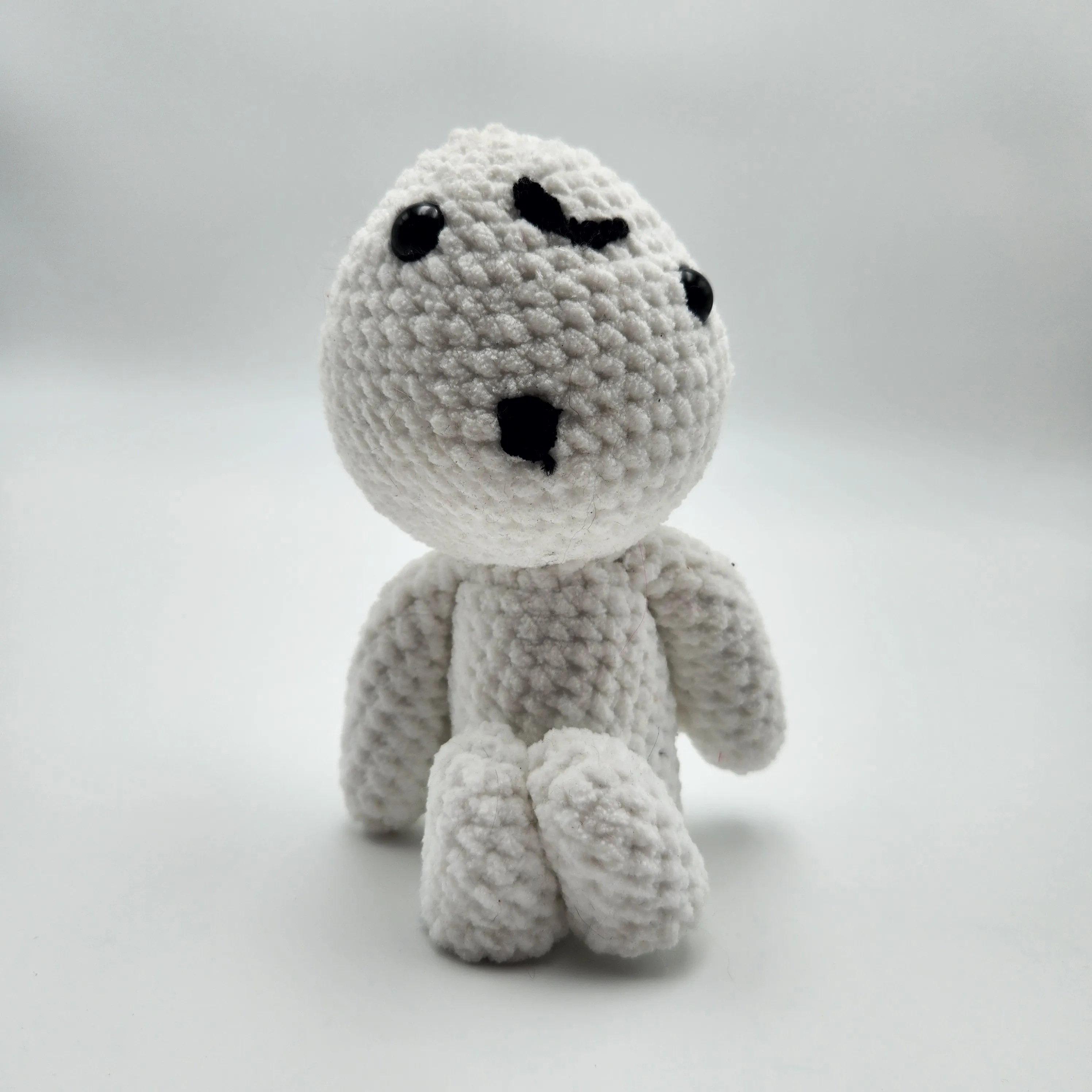 Kodamas - Kodama en crochet - peluche artisanale vue latérale