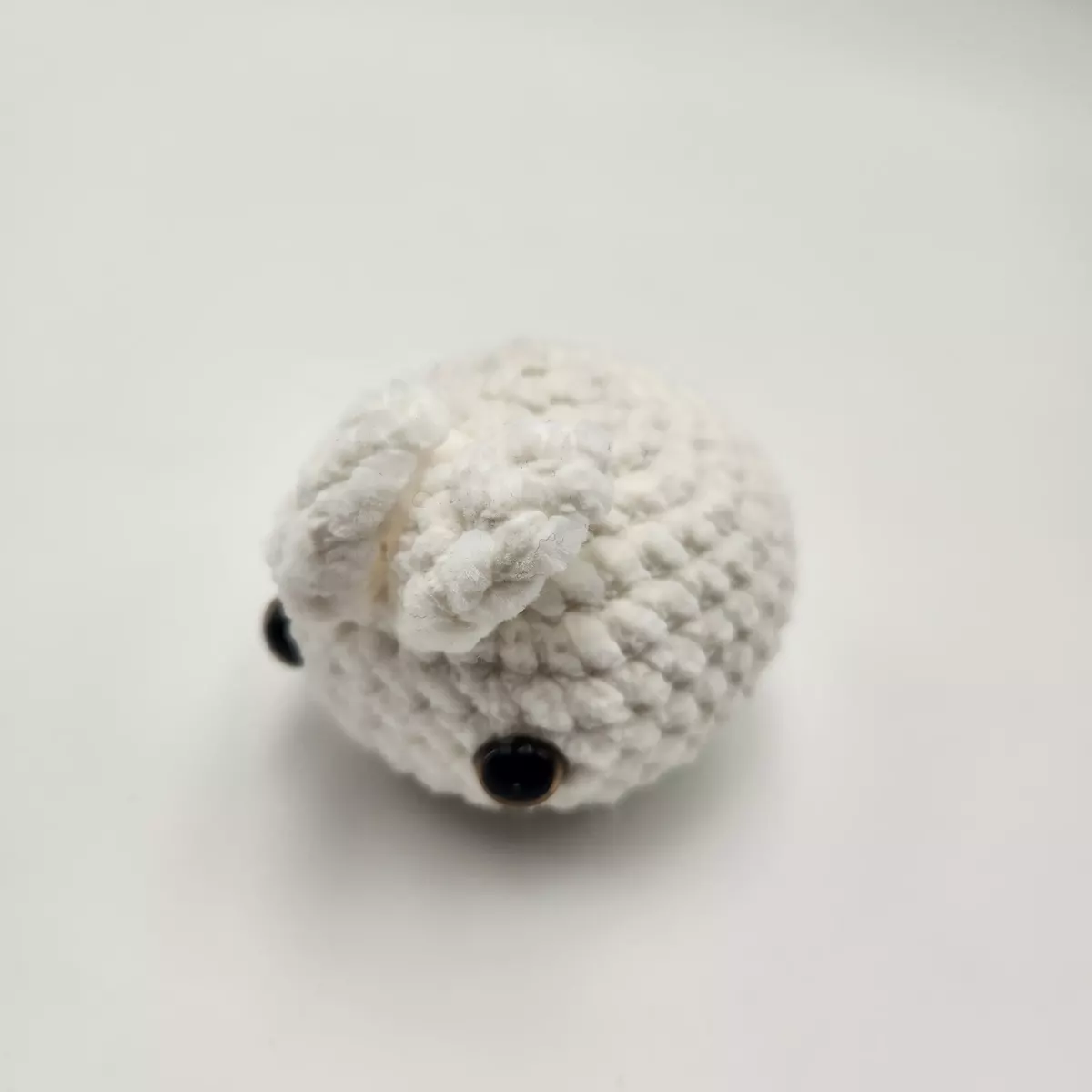 Lapin marshmallow en crochet - peluche mignonne avec finitions soignées - création faite main