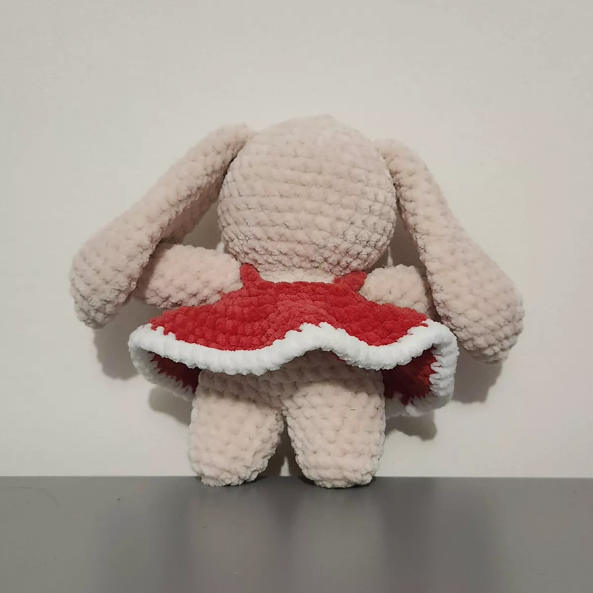 Lapin en crochet - vue latérale mettant en avant les détails