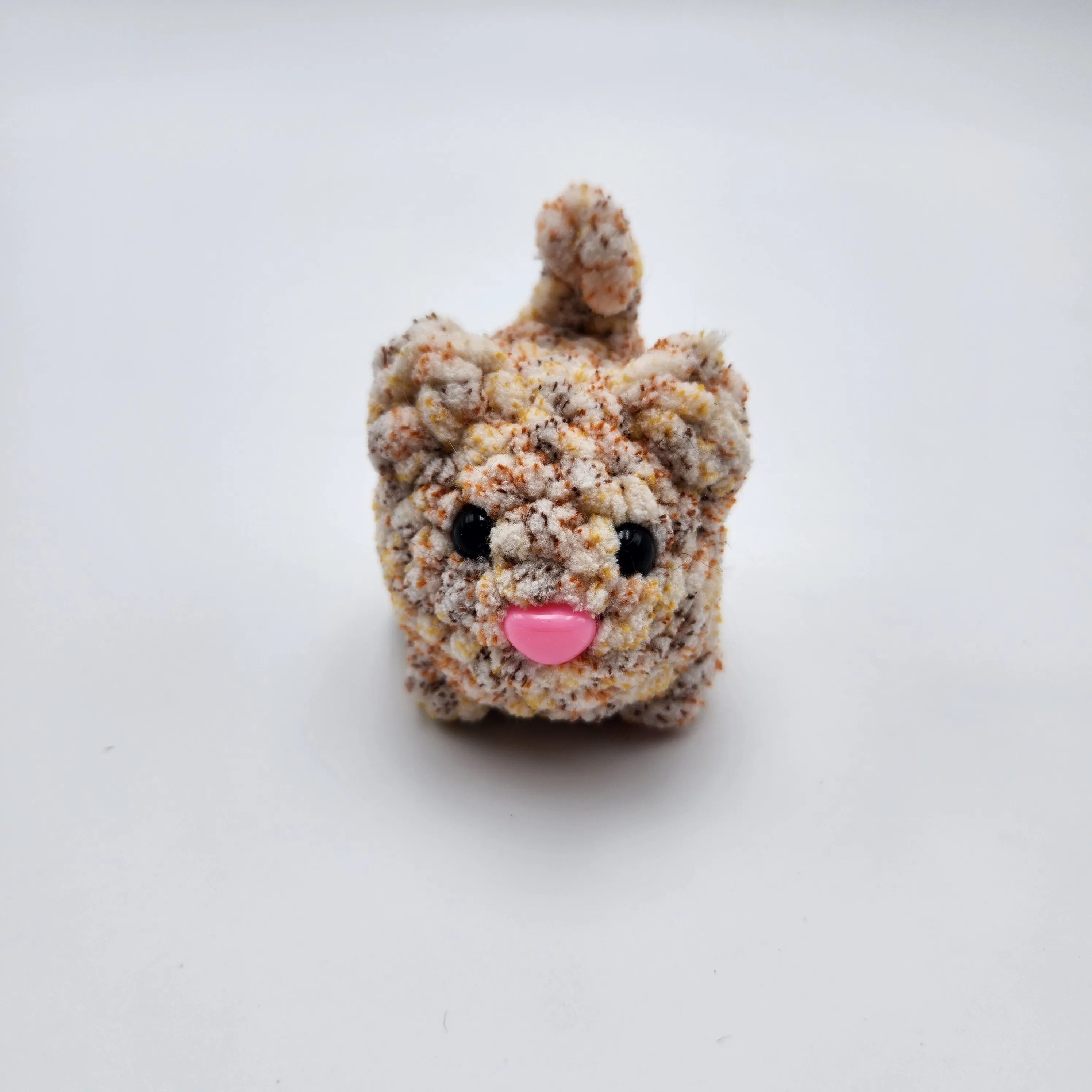 Mini-Chat en crochet coloris beige chiné