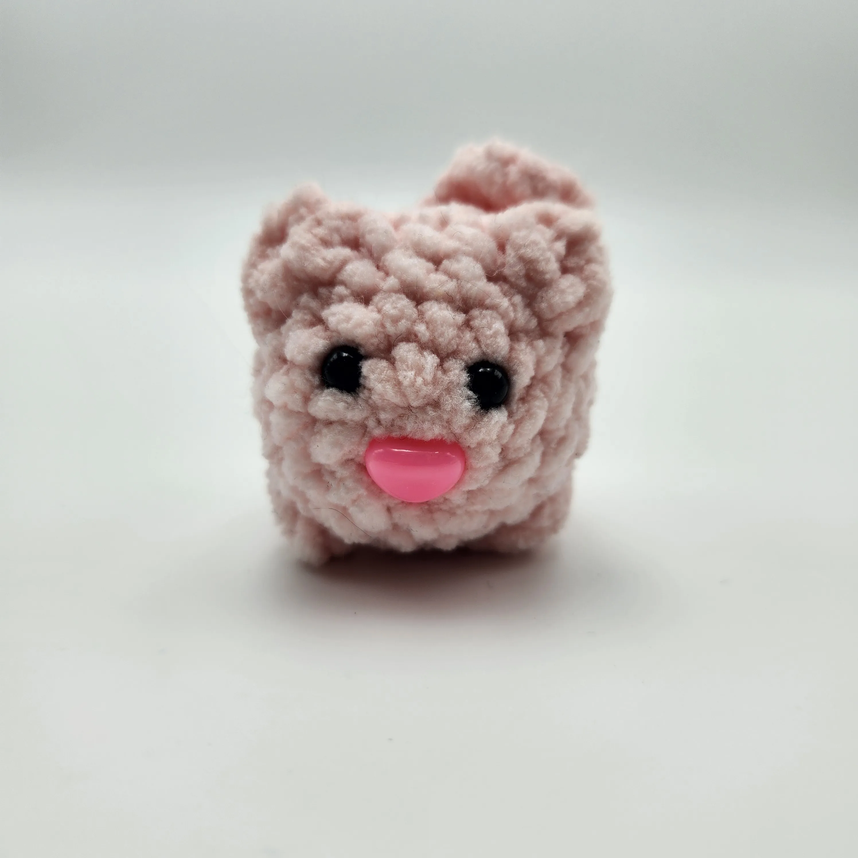Mini-Chat en crochet coloris rose poudré