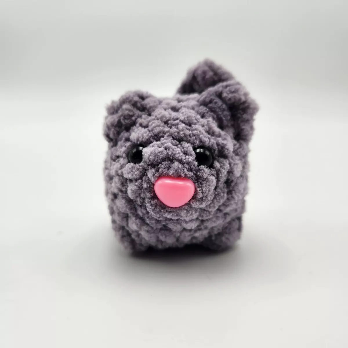 Mini-Chat en crochet coloris taupe chiné