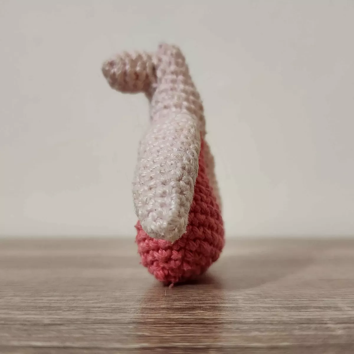 Mini-Clitoris - Mini clitoris en crochet - peluche douce, vue de face - création faite main
