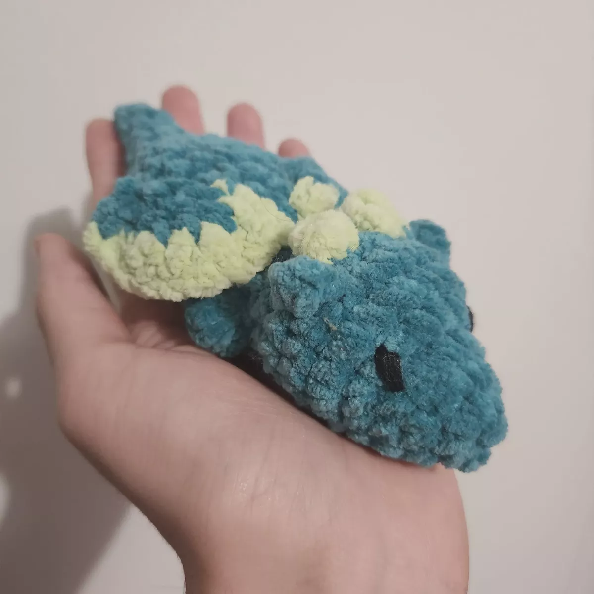 Mini-Dragon - Mini dragon en crochet - peluche miniature vue latérale - création faite main