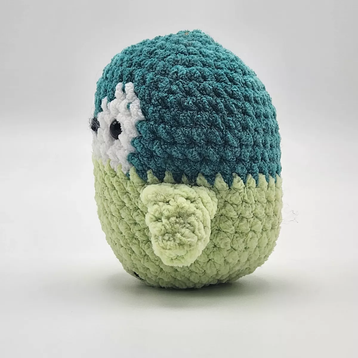 Oiseaux boule - Oiseau boule en crochet - peluche artisanale douce, vue latérale