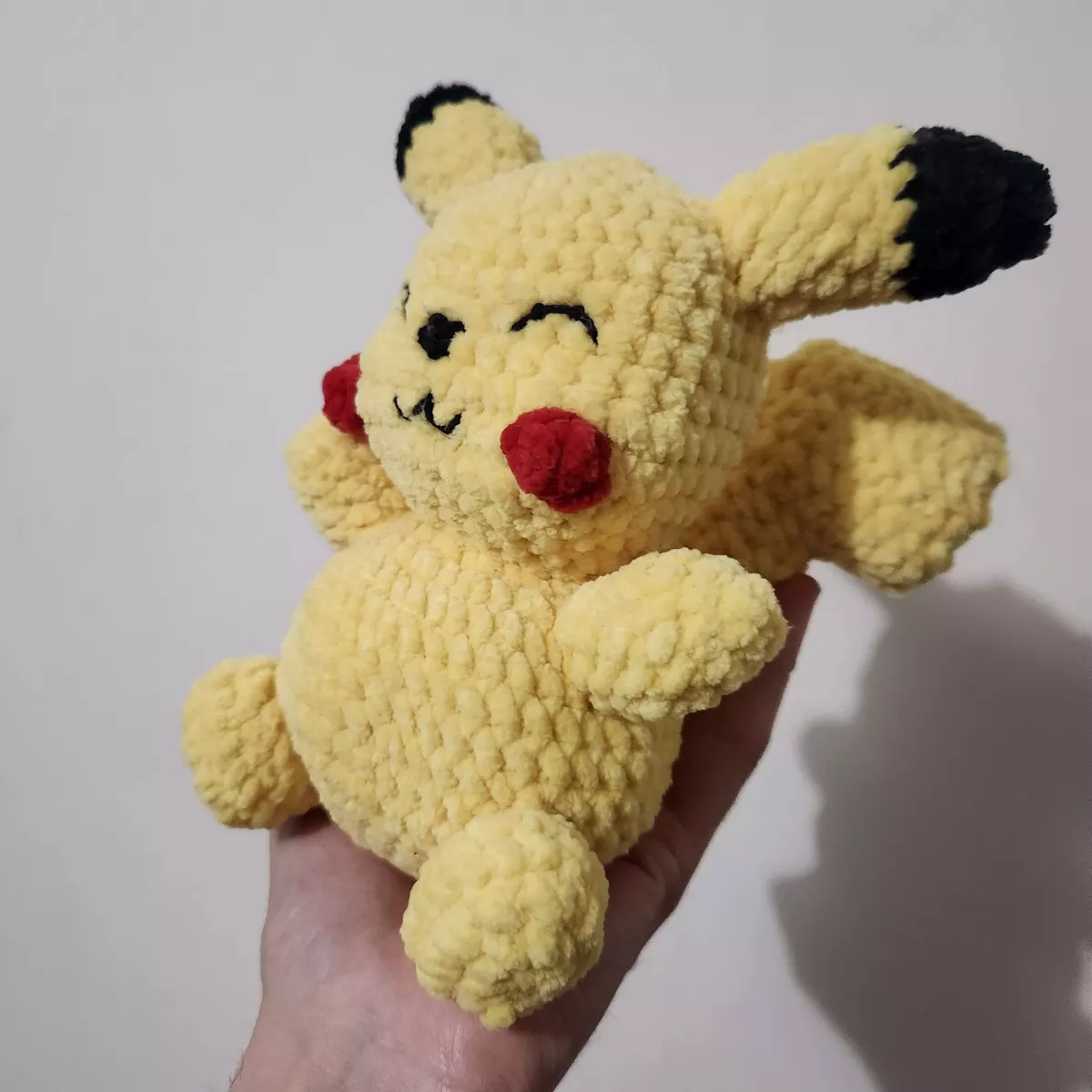 Peluche Pikachu en crochet fait main - cadeau artisanal pour fans de Pokémon