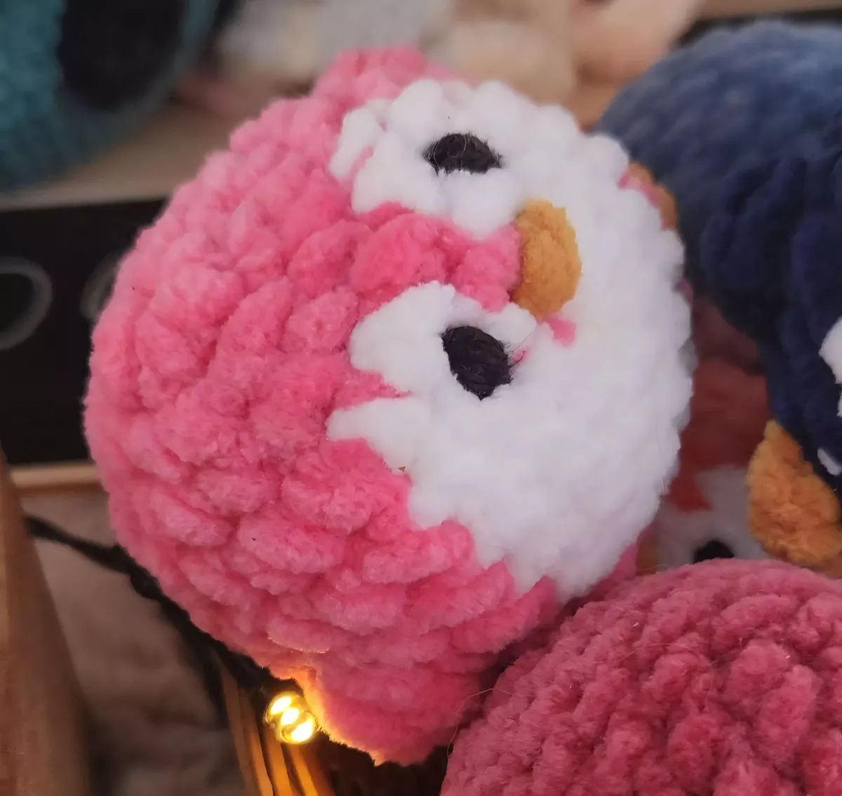 Pingouins en crochet - vue latérale avec finitions soignées